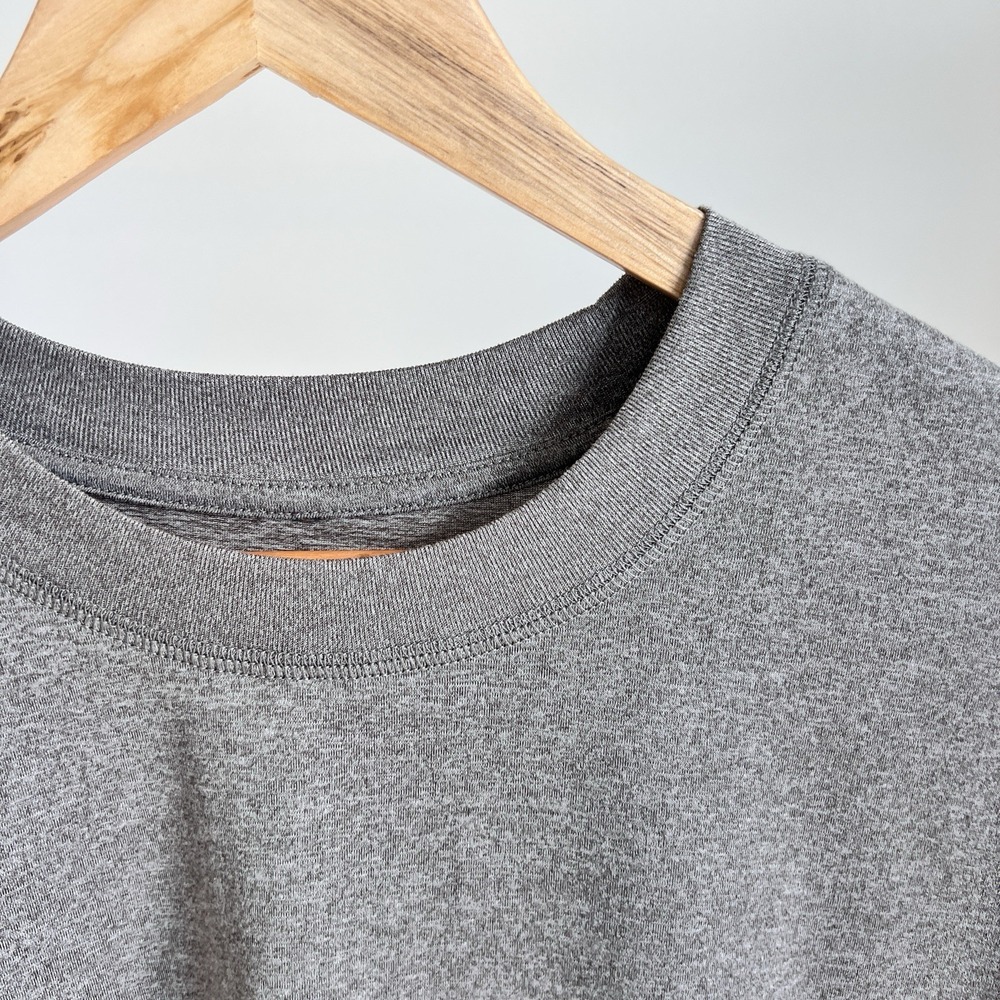 Vuori Shirt Womens Large Gray Energy Tee Performance Athletic Cropped - Picture 3 of 4